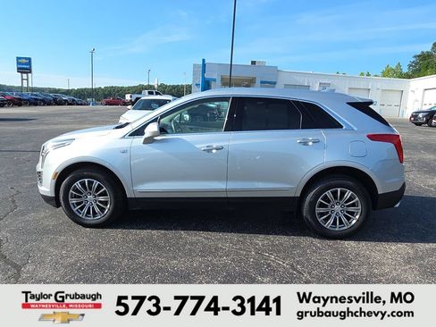 Used 2018 Cadillac XT5 Luxury w/ Driver Awareness Package FWD image 5