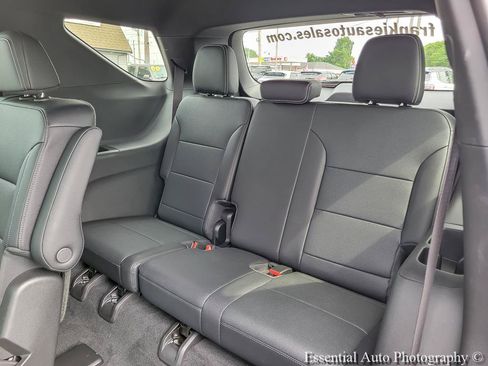 Used 2025 Chevrolet Traverse LT w/ LPO, Floor Liner Package FWD image 12