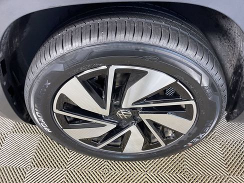 Used 2025 Volkswagen Atlas SE AWD/4WD image 5