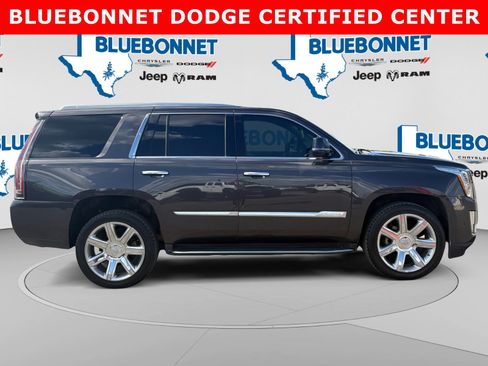 Used 2018 Cadillac Escalade Luxury RWD image 4