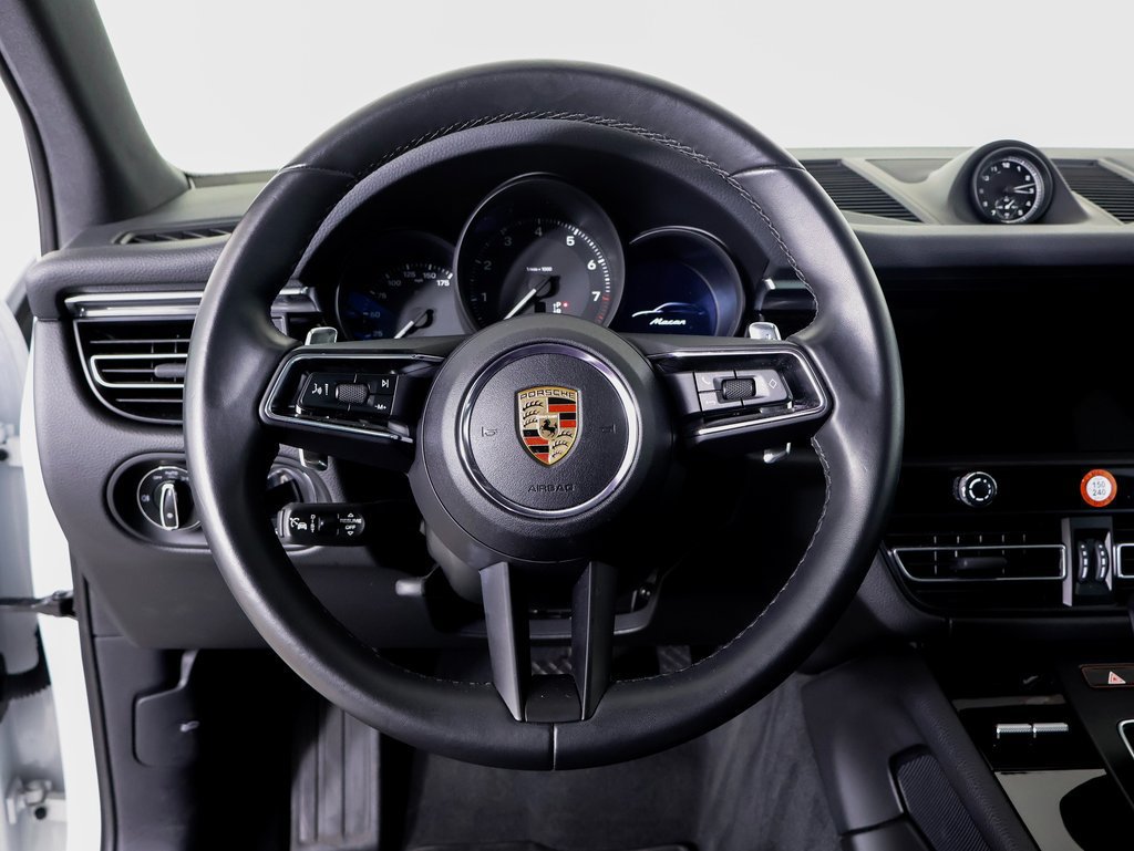 Certified 2025 Porsche Macan AWD/4WD image 10