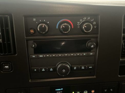 Used 2025 Chevrolet Express 3500 LT w/ LT Preferred Equipment Group RWD image 7