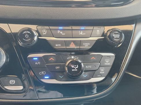 Used 2025 Chrysler Pacifica Select FWD image 21