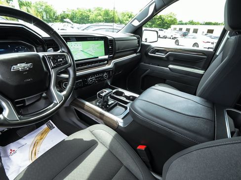 Used 2025 Chevrolet Silverado 1500 RST AWD/4WD image 18
