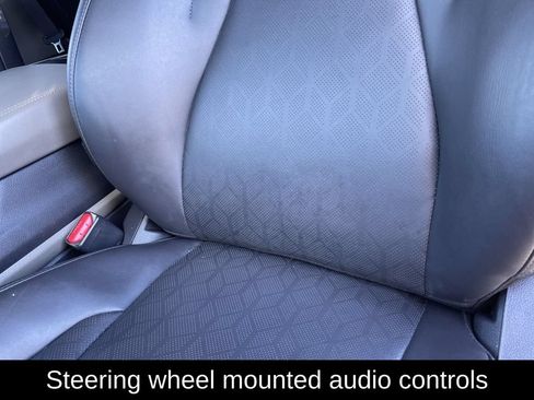 Used 2025 Kia Carnival FWD image 24