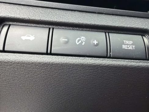 Used 2024 Nissan Altima 2.5 SV FWD image 24