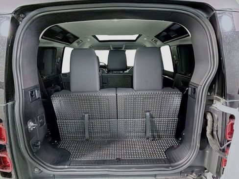 Used 2025 Land Rover Defender 110 S image 28