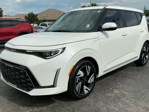 Used 2024 Kia Soul GT-Line w/ GT-Line Technology Package FWD image 2