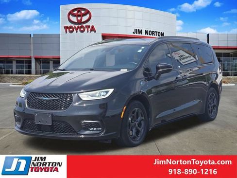 Used 2021 Chrysler Pacifica Limited w/ Premium & Safety Sphere Group FWD image 4