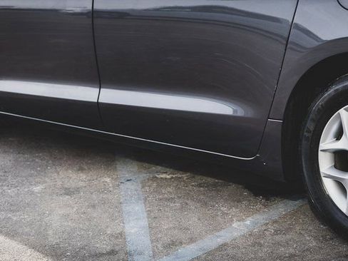 Used 2019 Chrysler Pacifica Touring Plus w/ Advanced Safetytec Group image 23