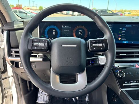 Used 2025 Hyundai Santa Fe SEL FWD image 17