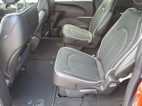 New 2027 Chrysler Pacifica Limited AWD/4WD image 13