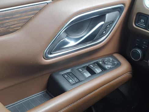 Used 2021 Chevrolet Tahoe High Country w/ Premium Package image 12