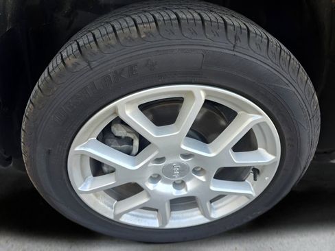 Used 2020 Jeep Renegade Latitude w/ Cold Weather Group image 16