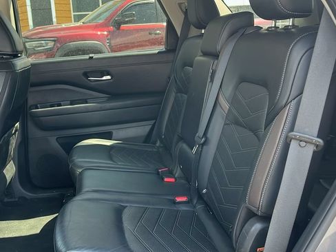 Used 2023 Nissan Pathfinder Platinum AWD/4WD image 21