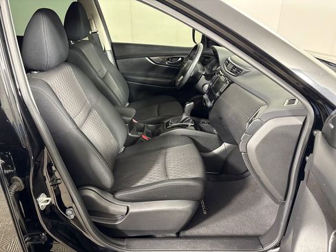 Used 2019 Nissan Rogue SV w/ Premium Package image 6