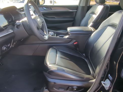 Used 2024 Jeep Grand Cherokee Limited image 15