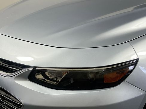 Used 2017 Chevrolet Malibu LT w/ Driver Confidence Package image 11