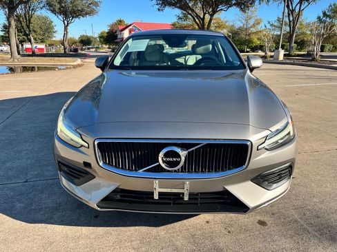 Used 2020 Volvo S60 T5 Momentum w/ Protection Package image 2