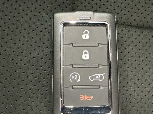 Used 2023 Jeep Grand Cherokee Altitude image 17