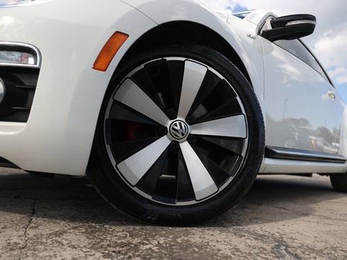 Used 2014 Volkswagen Beetle R-Line FWD image 30