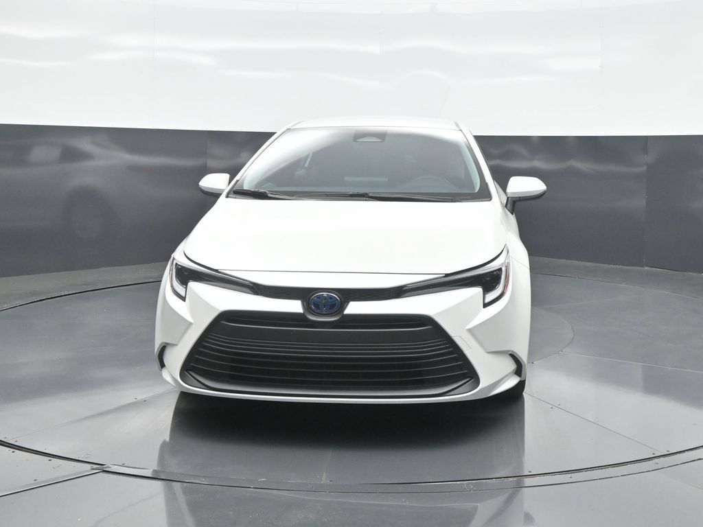 Used 2024 Toyota Corolla LE w/ LE Convenience Package FWD image 2