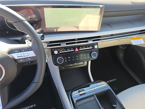 New 2026 Hyundai Tucson Limited image 18