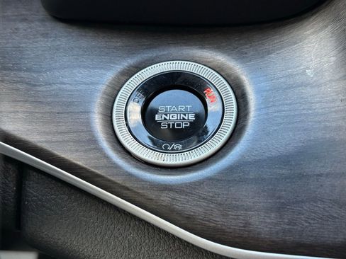 Used 2024 Jeep Grand Cherokee Limited image 23