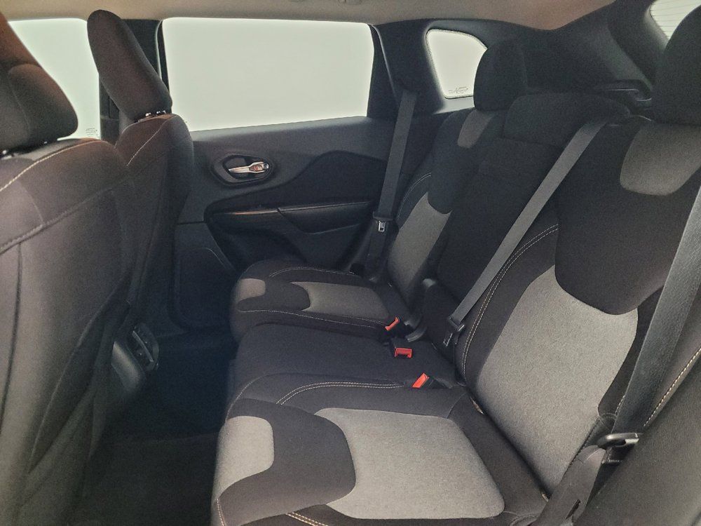 Used 2015 Jeep Cherokee Sport FWD image 18