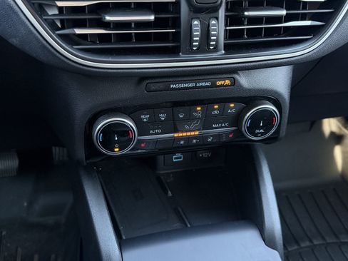 Used 2022 Ford Escape SEL w/ Technology Package FWD image 24