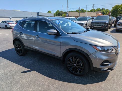 Used 2021 Nissan Rogue Sport SV AWD/4WD image 1