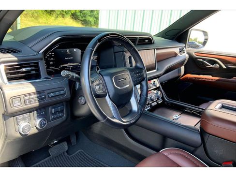 Used 2023 GMC Yukon Denali Ultimate AWD/4WD image 13