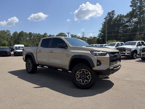 Used 2023 Chevrolet Colorado ZR2 w/ ZR2 Convenience Package III AWD/4WD image 3