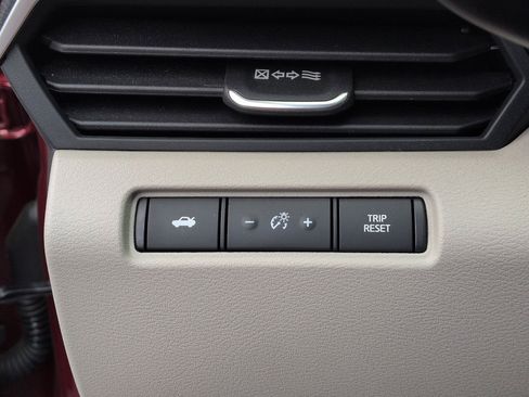 Used 2025 Nissan Altima 2.5 SV FWD image 17