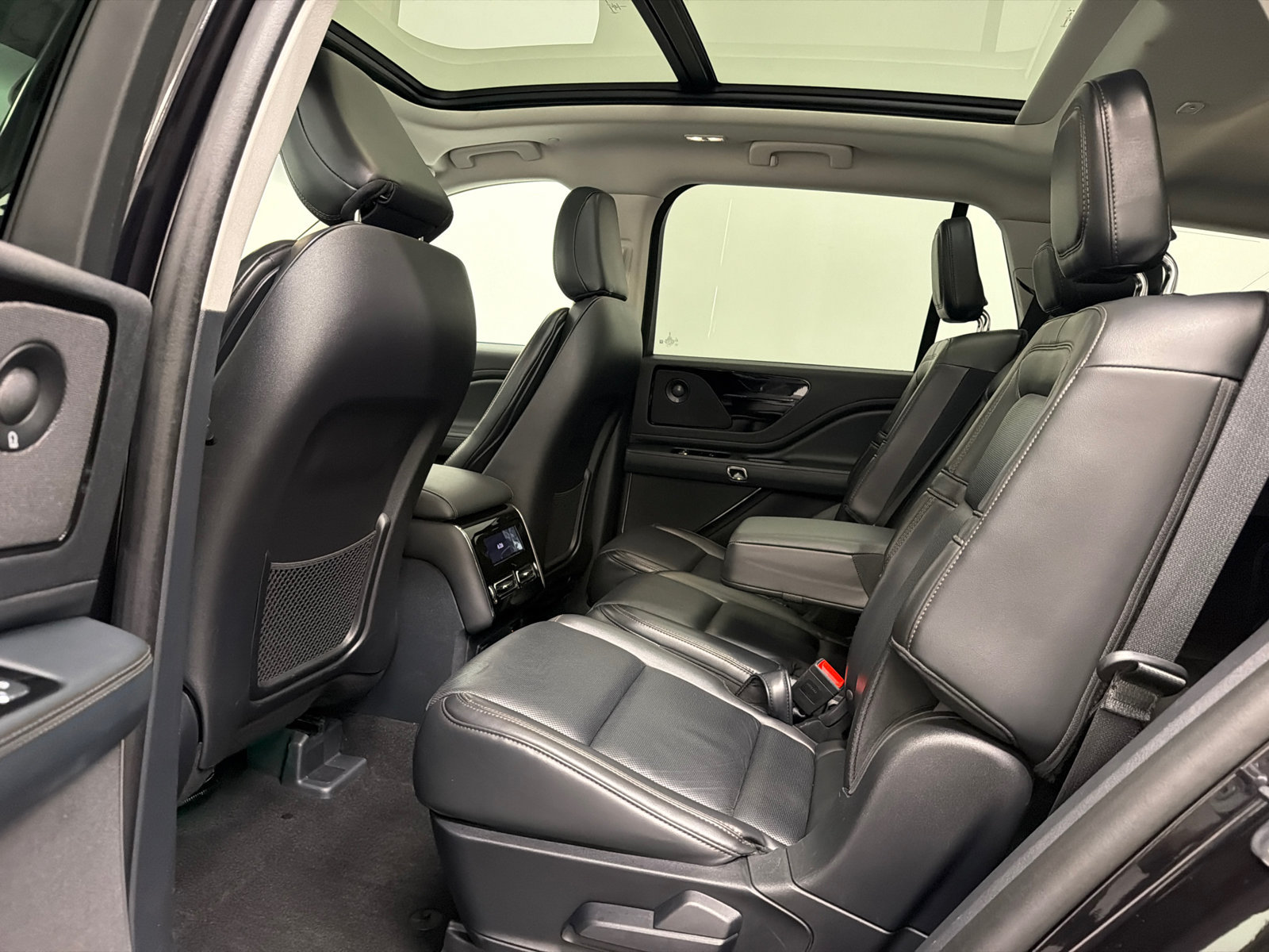 Used 2025 Lincoln Aviator Reserve AWD/4WD image 23