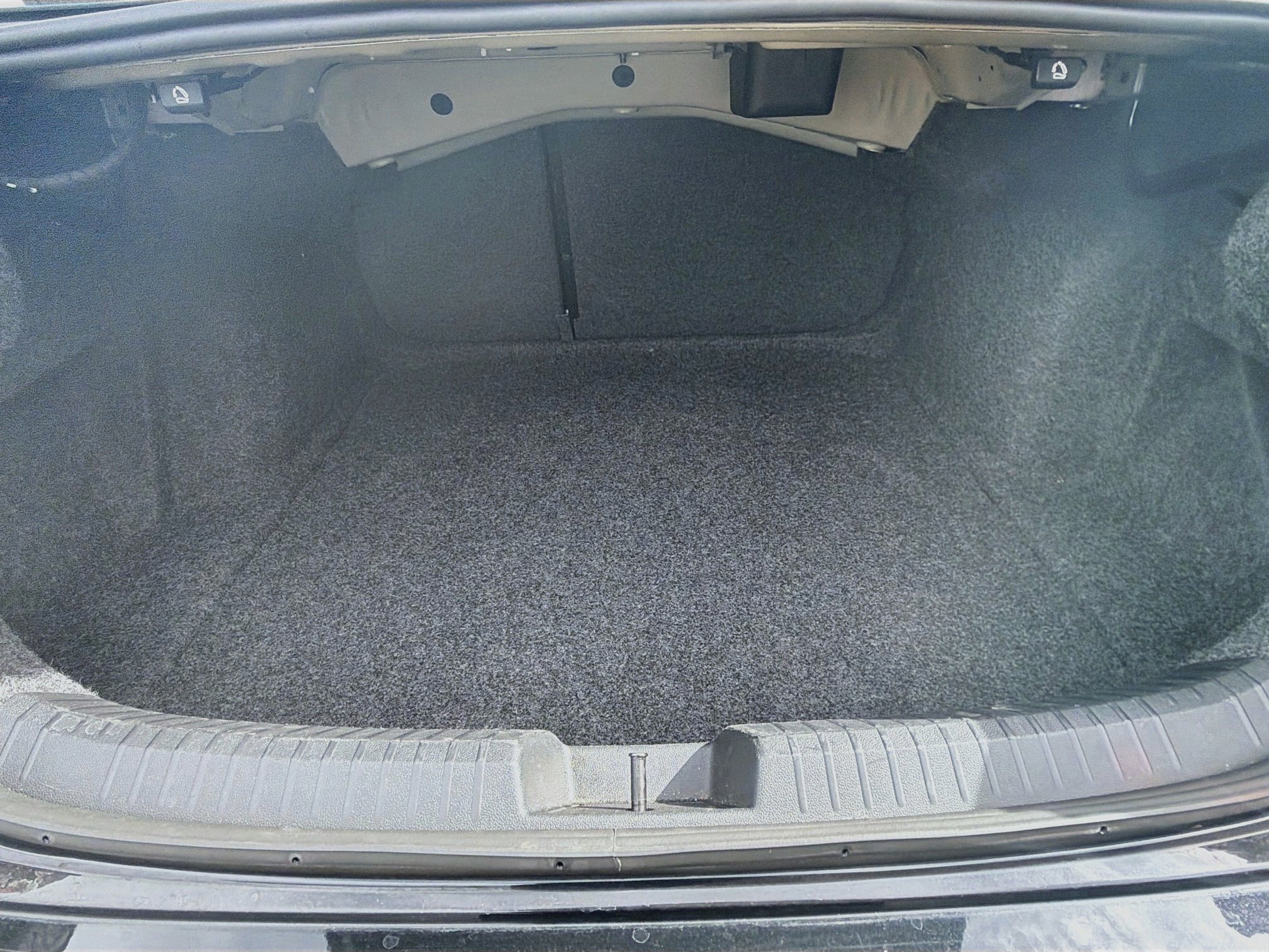 Used 2025 Volkswagen Jetta SE FWD image 29