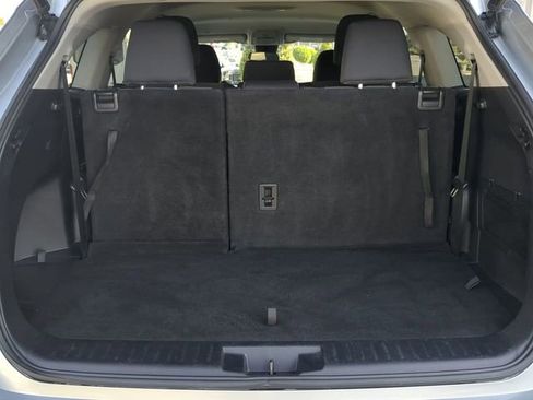 Used 2022 Toyota Highlander LE image 13
