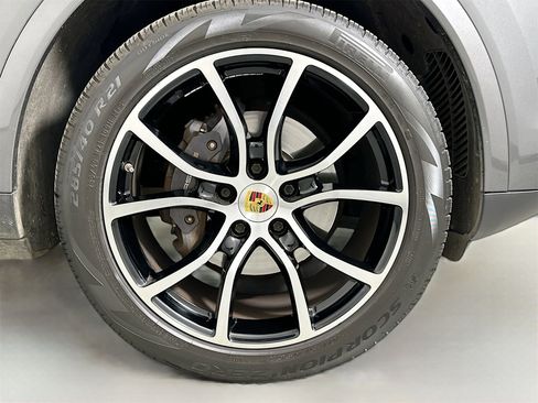 Used 2020 Porsche Cayenne image 14