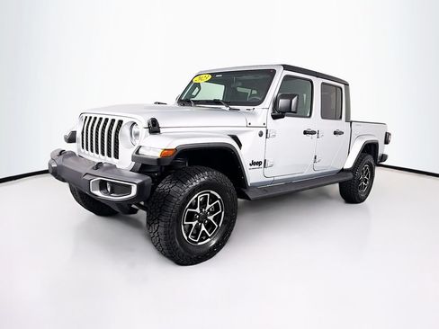Used 2023 Jeep Gladiator Sport AWD/4WD image 3