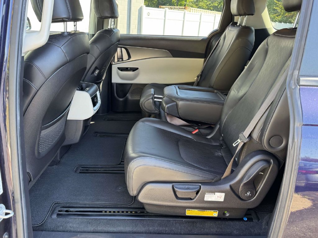 Used 2022 Kia Carnival LX FWD image 18