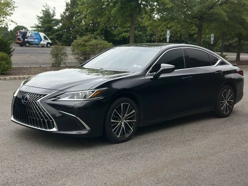 Used 2022 Lexus ES 300h w/ Premium Package FWD image 3
