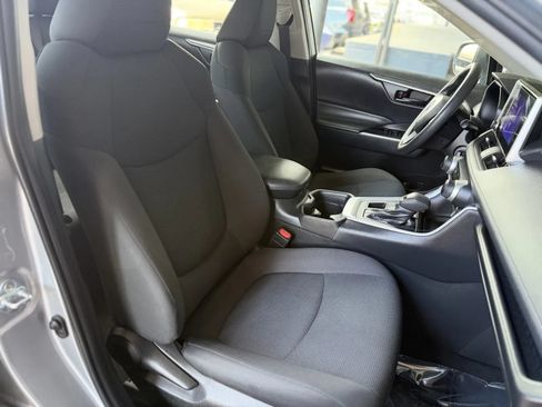 Used 2023 Toyota RAV4 LE AWD/4WD image 18