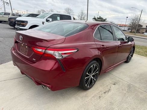 Used 2018 Toyota Camry SE w/ Moonroof Package image 13