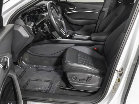 Used 2024 Audi Q8 e-tron Premium Plus w/ Premium Plus Package AWD/4WD image 22