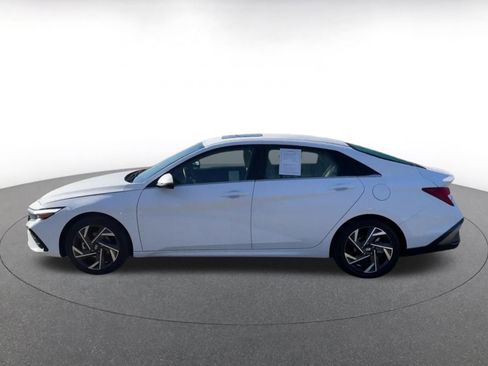 Used 2025 Hyundai Elantra Limited image 9