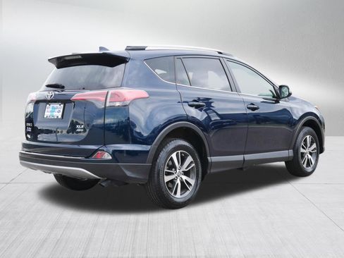 Used 2018 Toyota RAV4 XLE AWD/4WD image 7