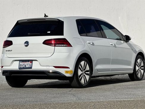 Used 2018 Volkswagen e-Golf SE image 4