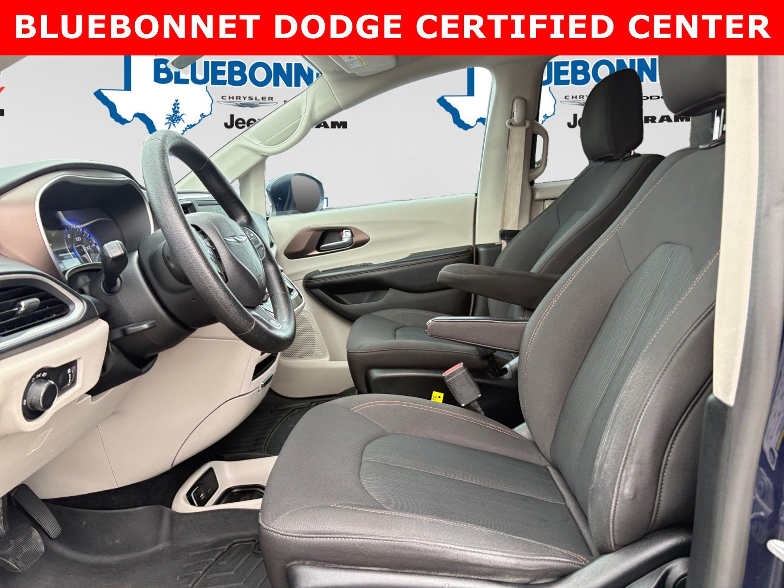 Used 2019 Chrysler Pacifica L FWD image 11