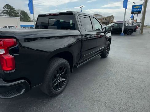Used 2025 Chevrolet Silverado 1500 High Country w/ Midnight Edition AWD/4WD image 8
