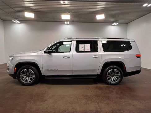Used 2024 Jeep Wagoneer L Series II w/ Flexible Seating Group AWD/4WD image 6